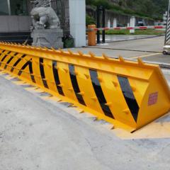 翻板式路障機(jī) 翻板式路障機(jī)