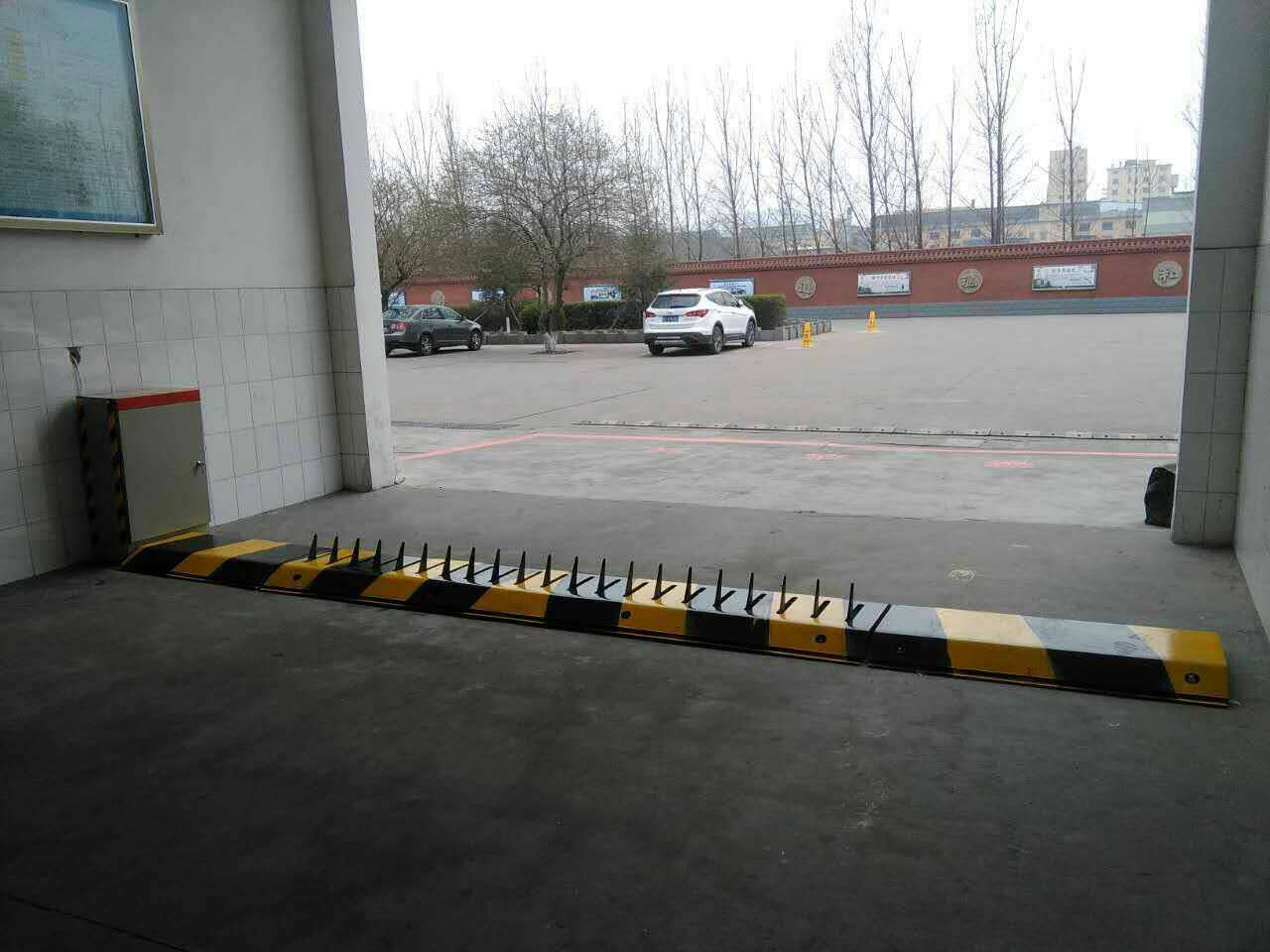 1515479309599954.jpg 升降限高桿