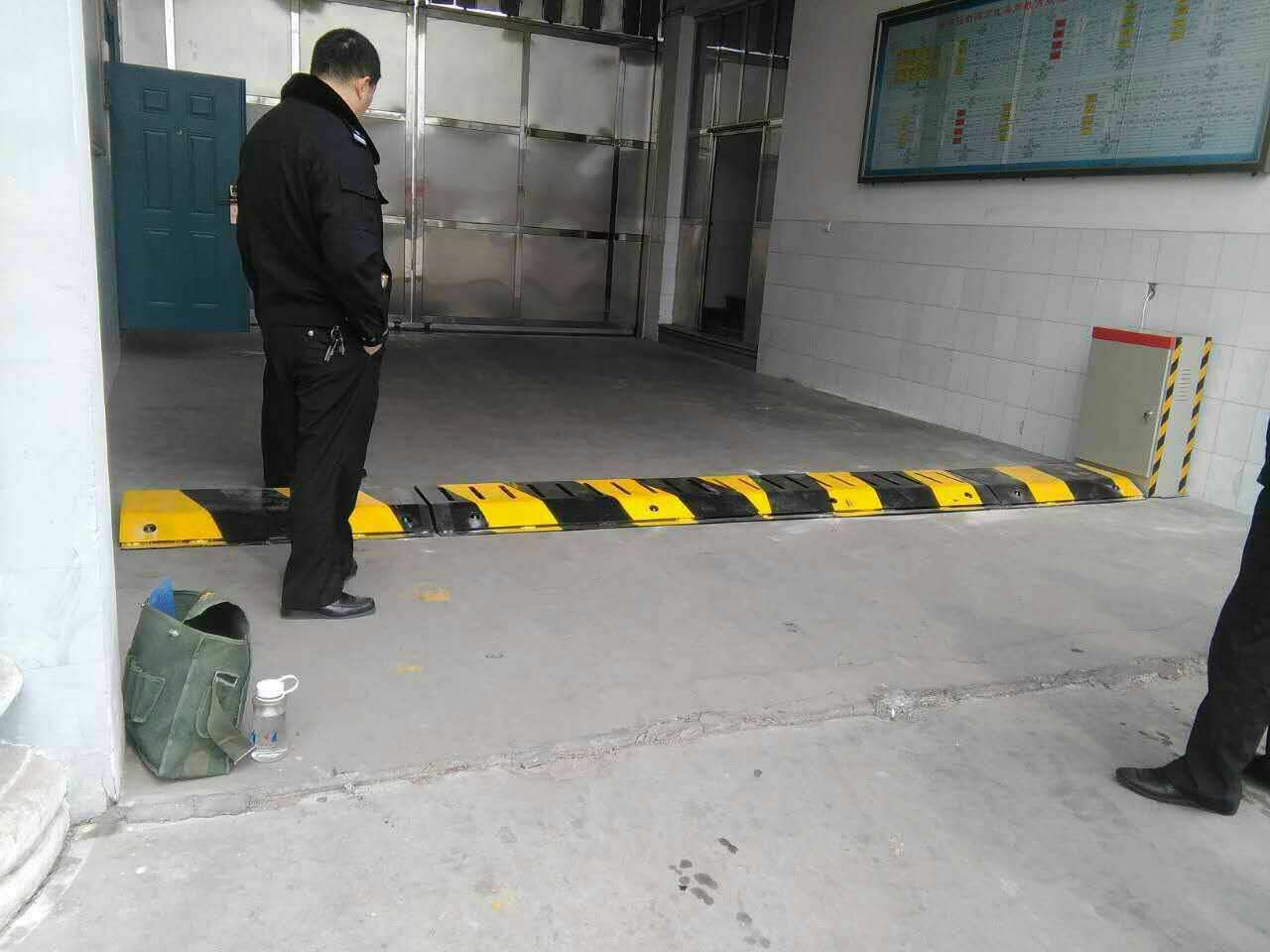 1515479309684738.jpg 升降限高桿