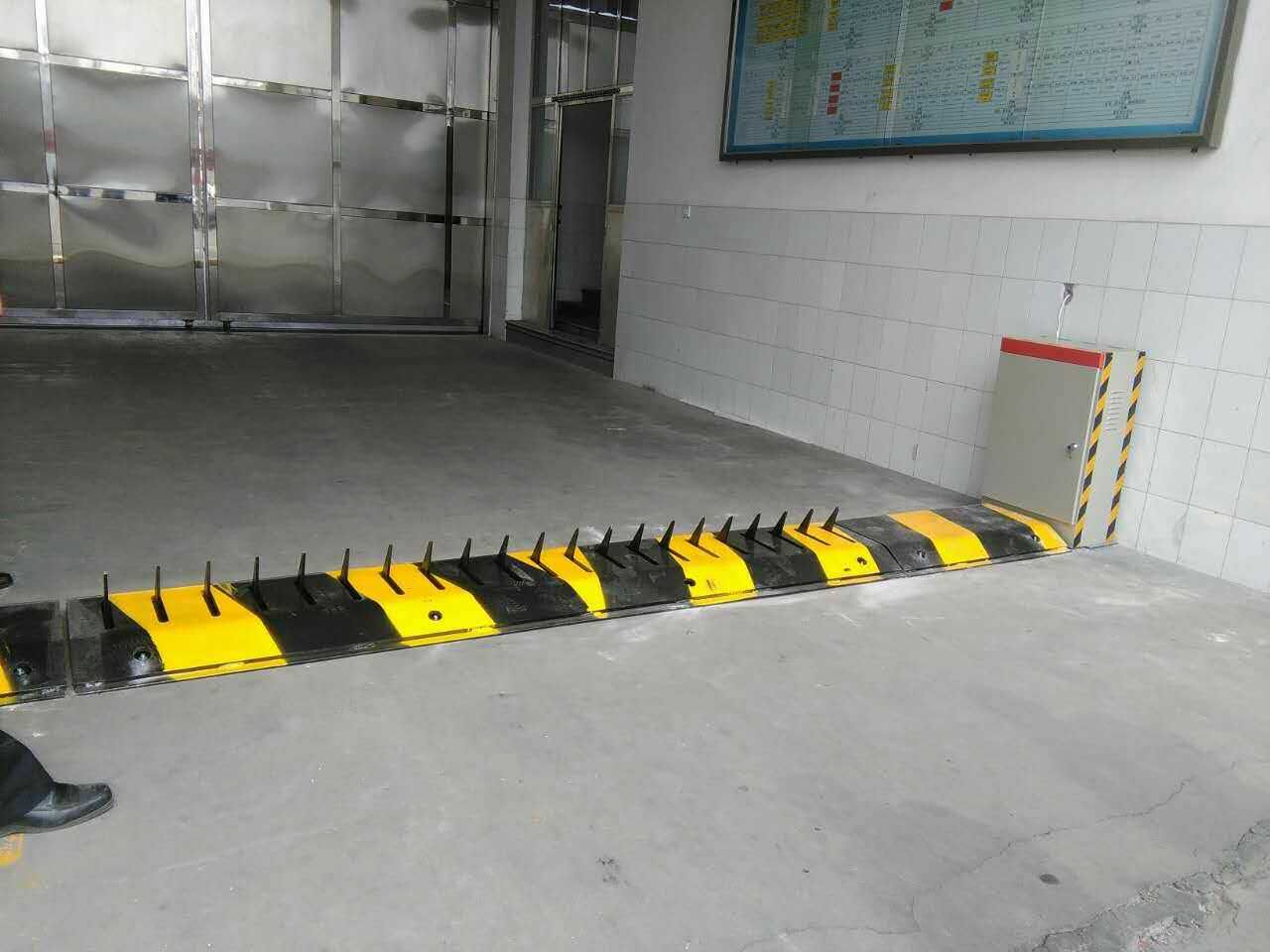 1515479309737292.jpg 升降限高桿