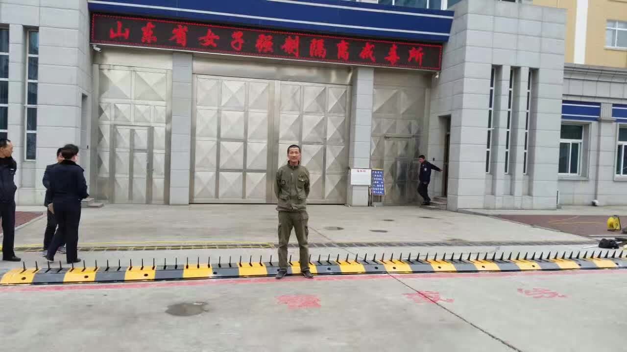 1515479309973799.jpg 升降限高桿